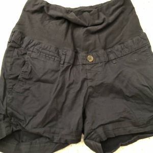 H&M maternity shorts